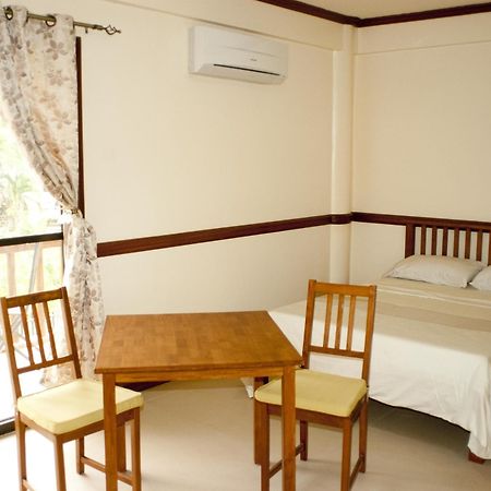 Punta House Hotel Lapu-Lapu City Exterior photo