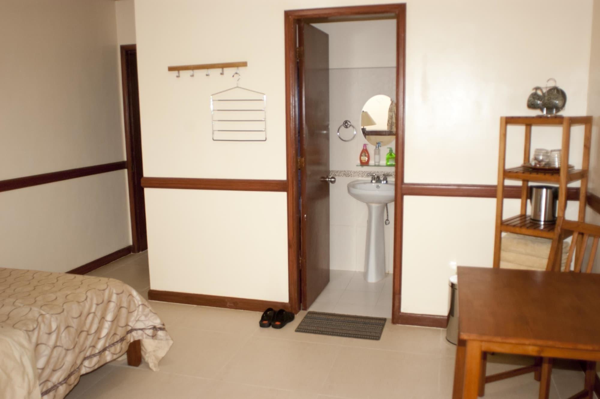 Punta House Hotel Lapu-Lapu City Exterior photo